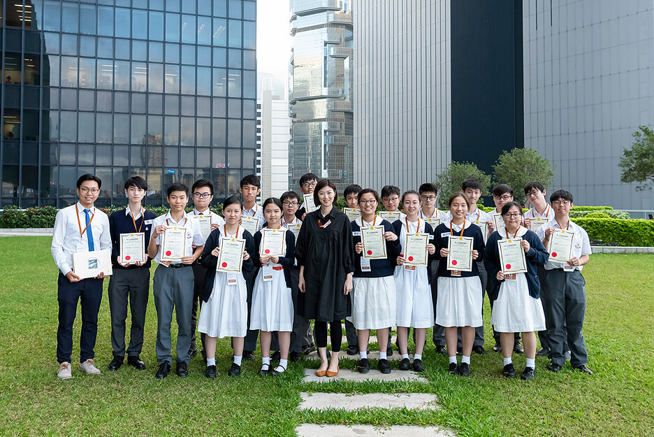 容海恩議員於2018年11月20日與東華三院陳兆民中學的同學會面。