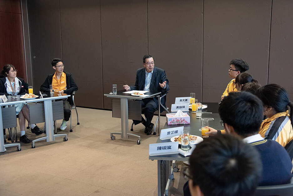梁君彥議員於2018年11月27日與博愛醫院歷屆總理聯誼會梁省德中學的同學會面。