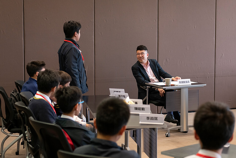 劉國勳議員於2019年2月26日與聖言中學的同學會面。