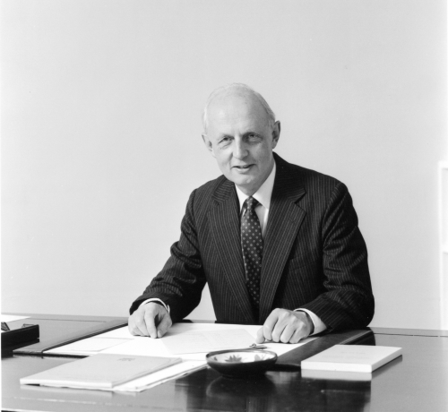 尤德爵士, GCMG, GCVO, MBE